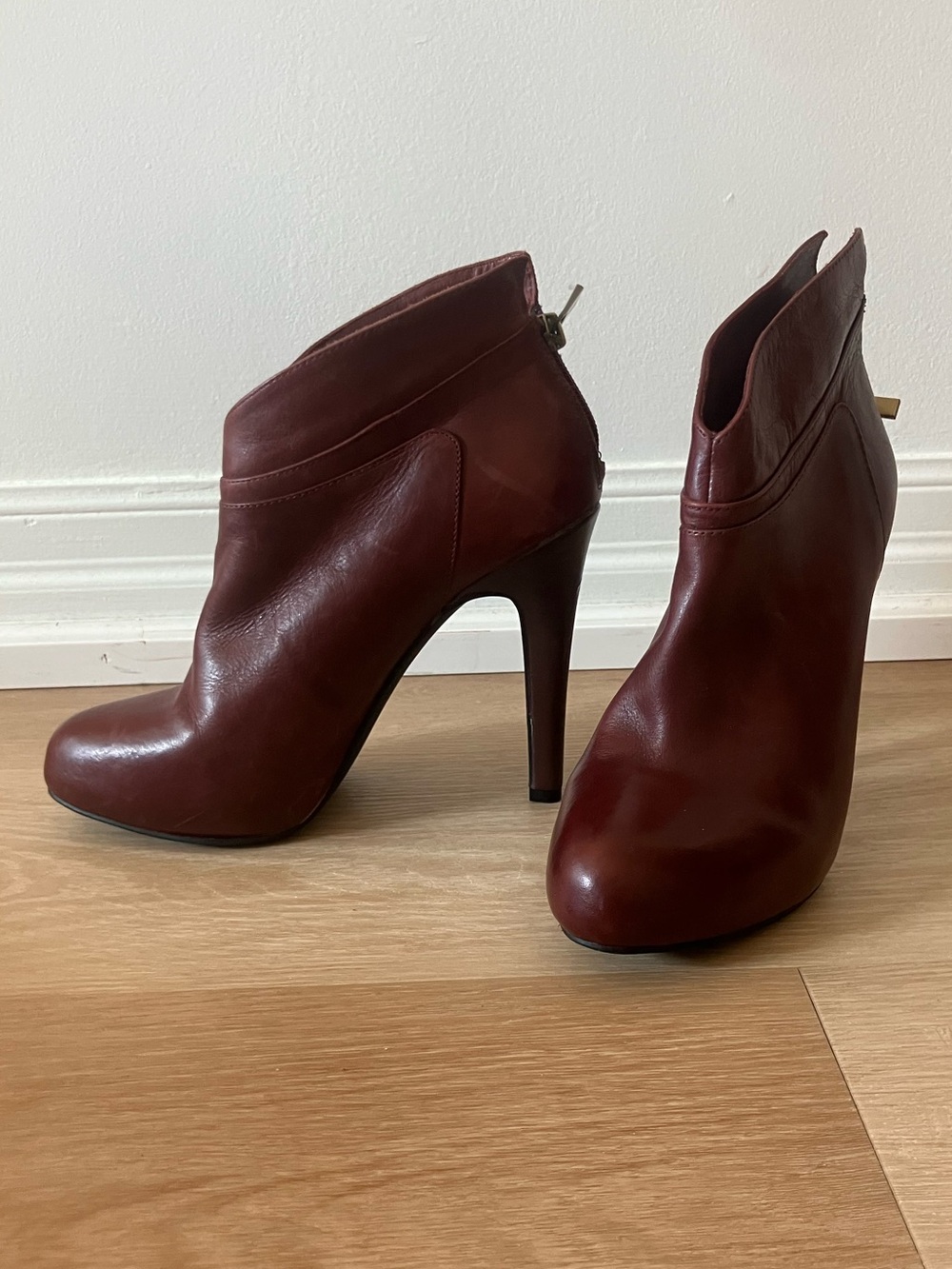 Jessica Simpson Women's Burgundy Leather High-Heel Ankle Booties